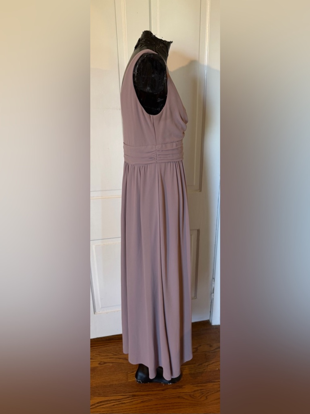 Lulus Sleeveless Mauve V-Neck Formal Gown - Size Medium - Picture 5 of 8